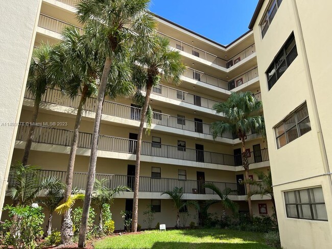 Foto del edificio - 2304 S Cypress Bend Dr