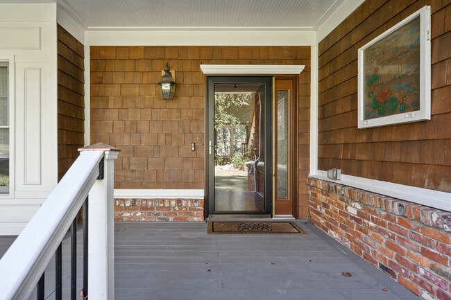 Building Photo - 4878 Long Island Dr NE