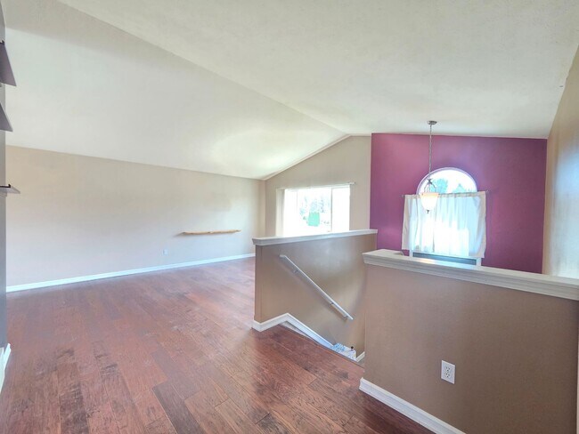 Foto del edificio - $2,800 - 3 Bed / 2 Bath Beautiful and Spacious Home with a Fully Fenced backyard