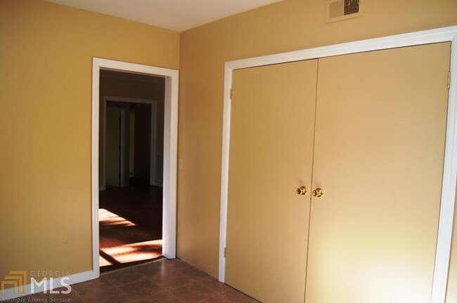 Foto del edificio - 294 Longview Dr