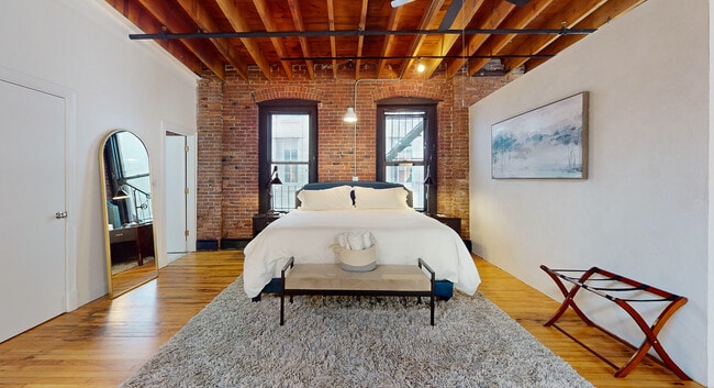 Building Photo - 19 Stanhope St