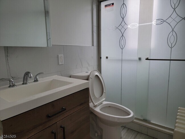 Foto del edificio - 127 W Price St