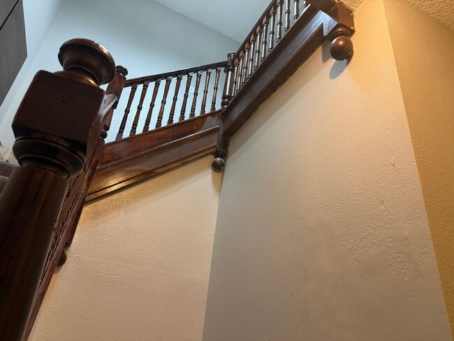 Building Photo - 2211 W Broadway Ave