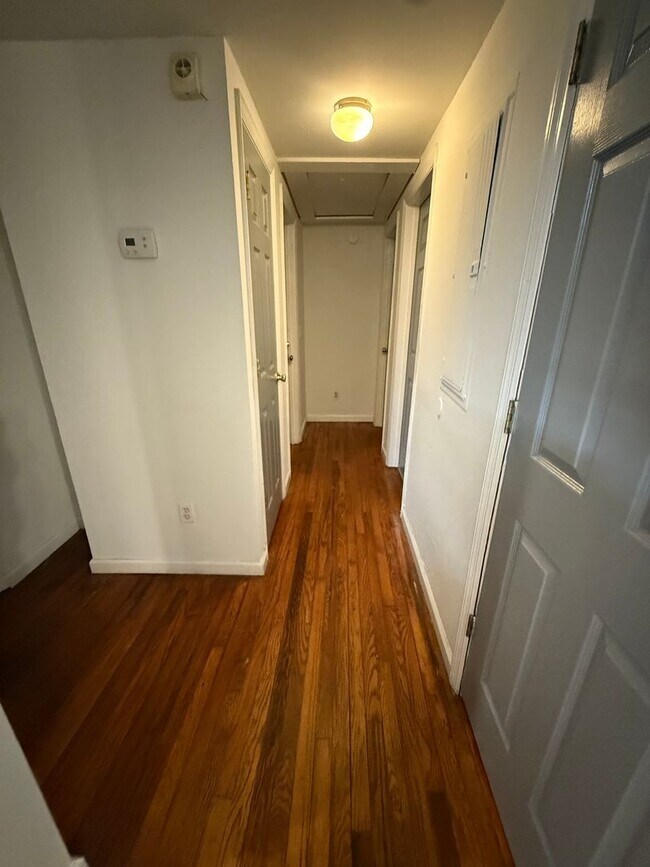 Foto del edificio - 519 W 6th Ave