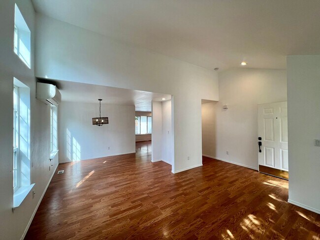 Building Photo - Move-In Special! Remodeled Rambler with La...