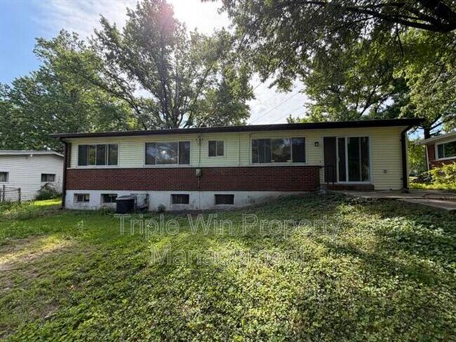Building Photo - 945 Paddock Dr