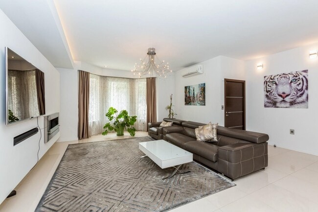 Building Photo - 96 Columbia Terrace