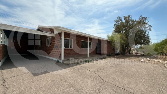 Building Photo - 2212 E La Mirada St