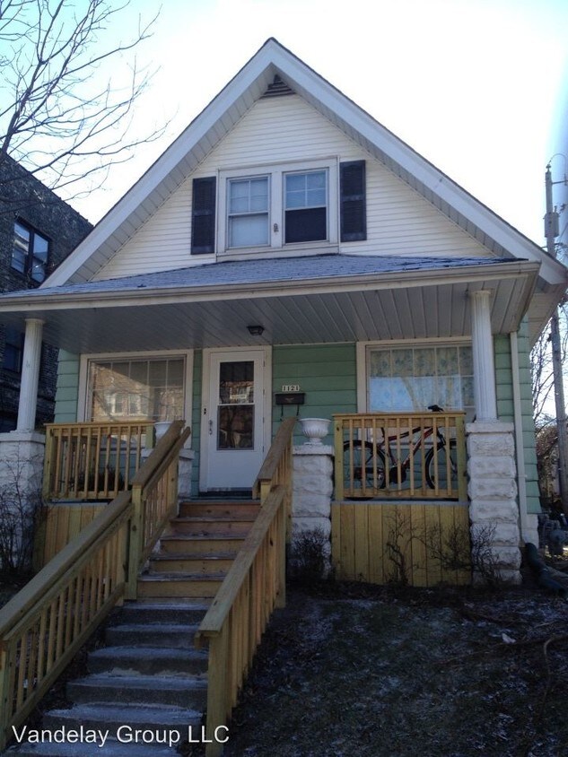 Primary Photo - 3 br, 1 bath House - 1121 E Pleasant St