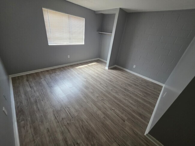 Foto del edificio - 1505 N West St