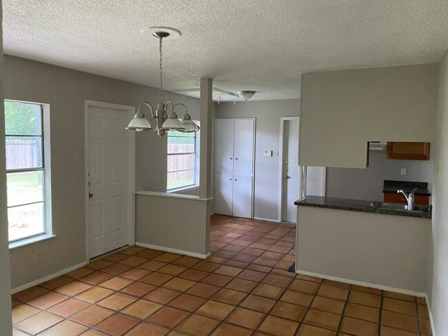 Building Photo - 6726 Spring Haven St