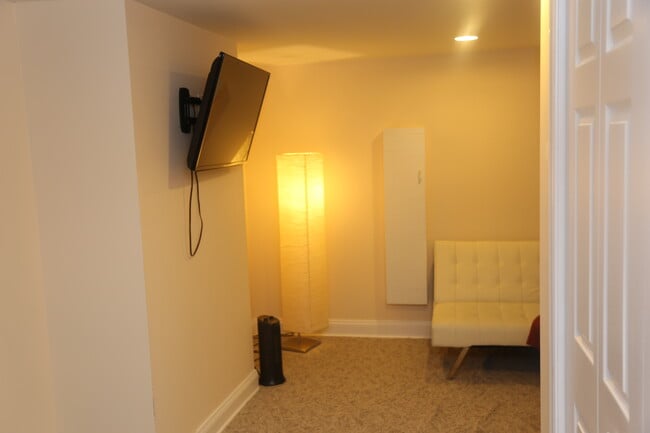 Foto del edificio - 1021 N Washington St