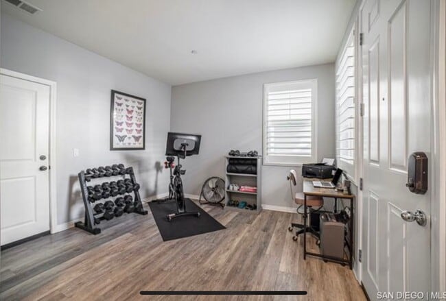 Building Photo - Beautifully updated 3-story townhome near ...