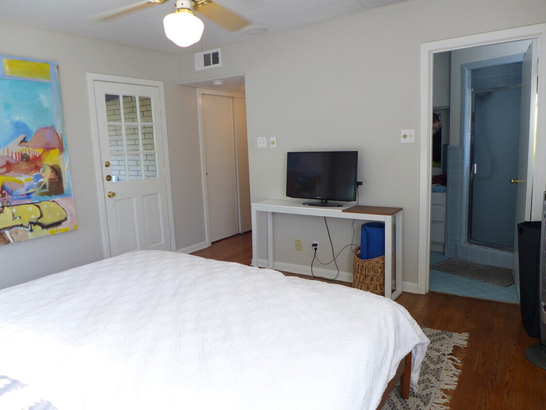 310 West Mistletoe Avenue, San Antonio, TX 78212 Townhome Rentals in