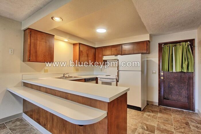 Foto principal - Unit #4- 2 Bed, 1 Bath Unit in Battle Grou...