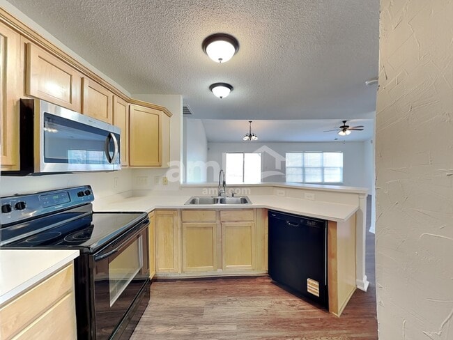 Building Photo - 127 Hampshire Dr