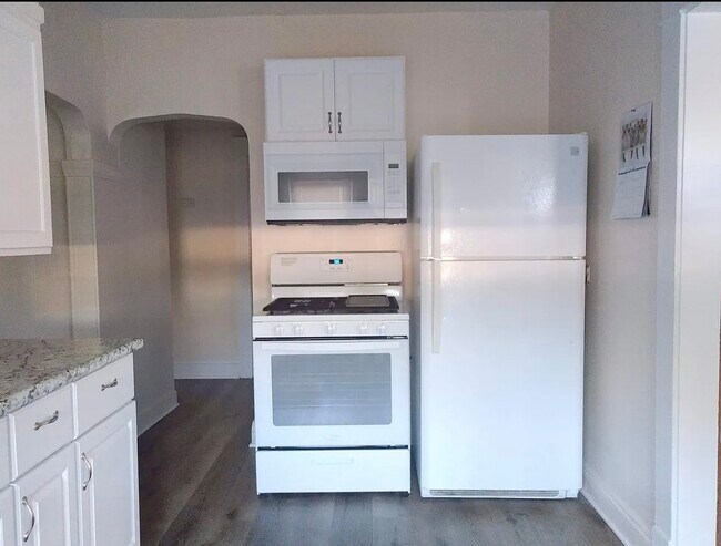 Foto del edificio - 15301 Waterloo Rd