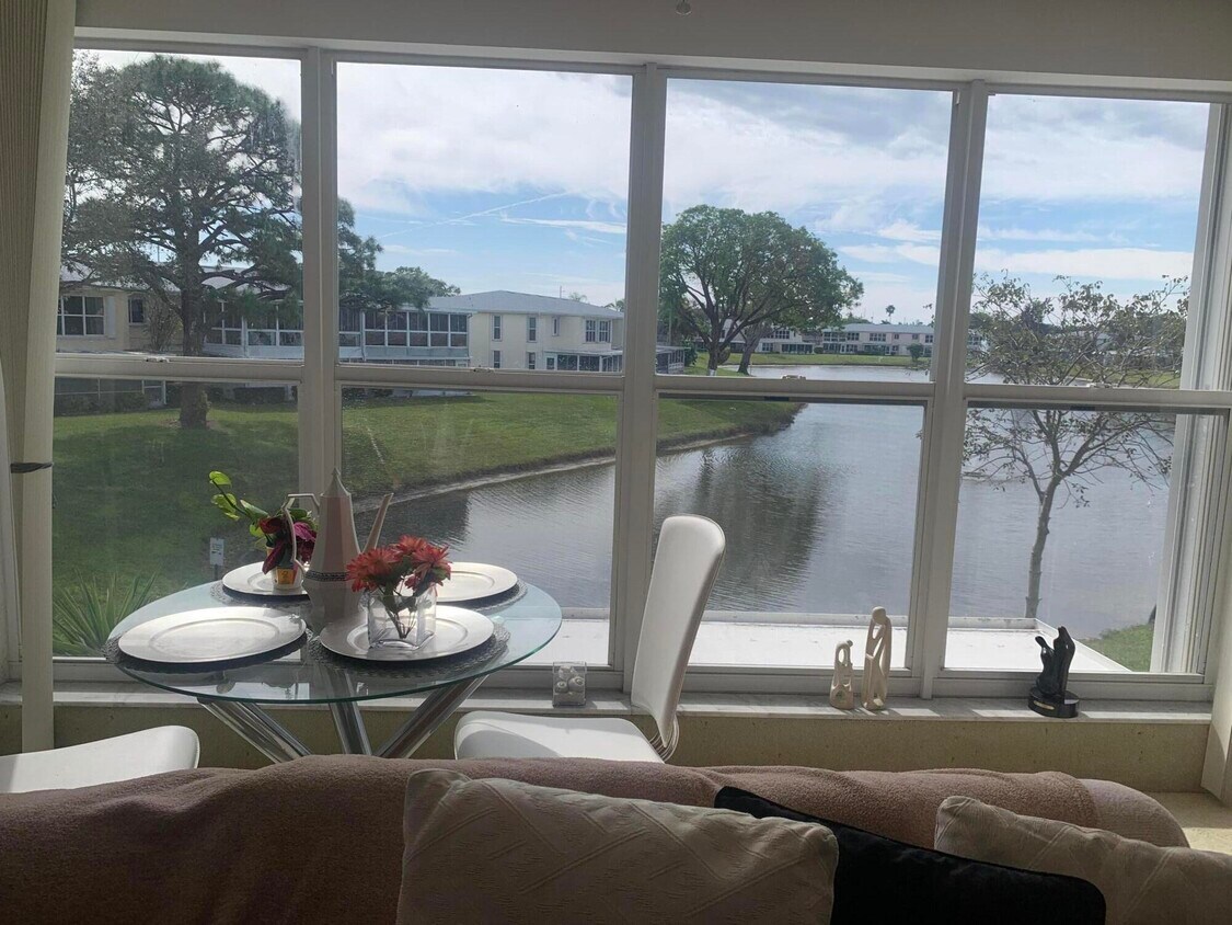 Foto principal - 1560 NW 18th Ave
