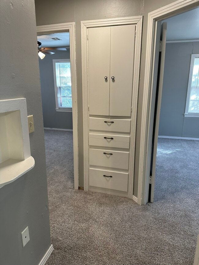 Building Photo - 409 W Johnson St