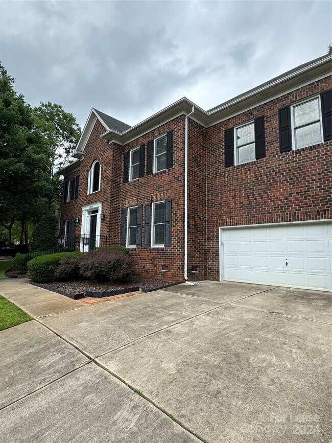 Building Photo - 12409 Sylvan Oak Way