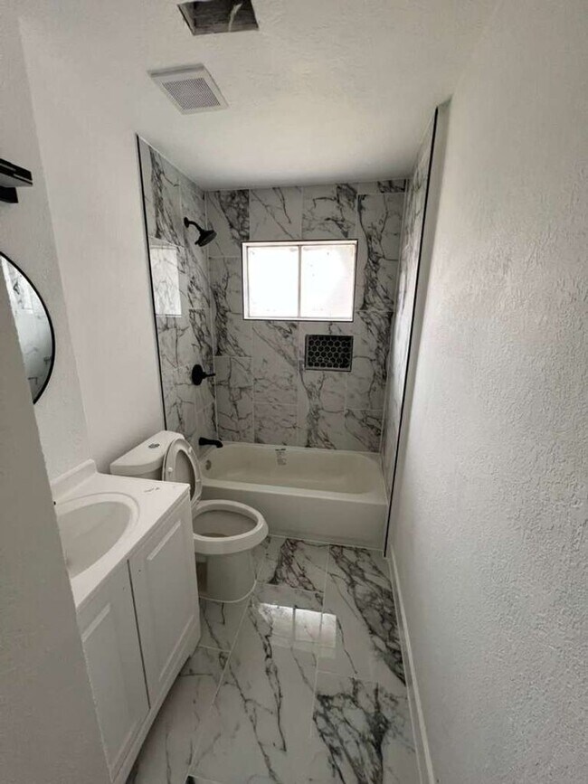 Building Photo - BEAUTIFUL HOME IN HOUSTON. MOVE IN READY!.