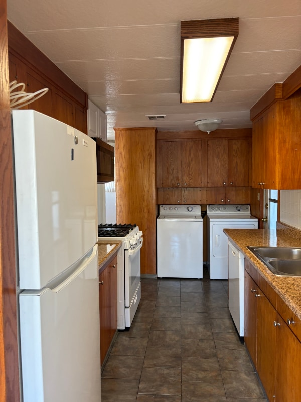 Photo - 435 E Gardena Blvd House