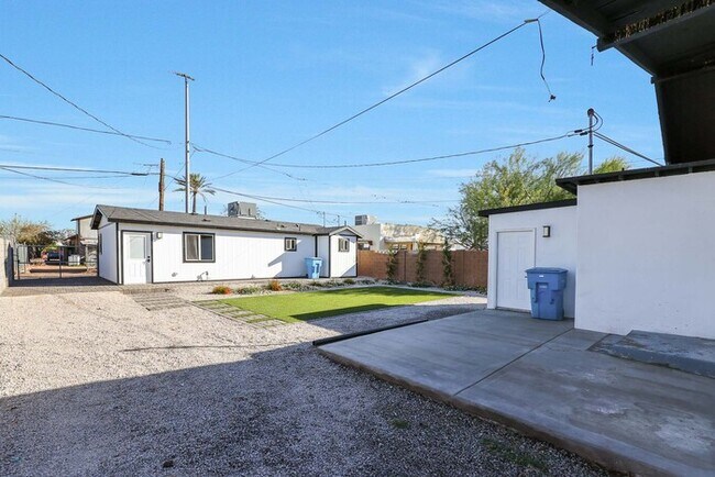 Building Photo - 329 N 12th St