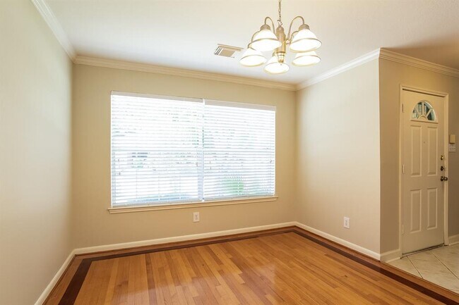 Foto del edificio - 10803 Fern Terrace Dr