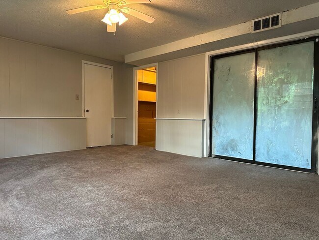 Foto del edificio - HUGE house for the money!!!