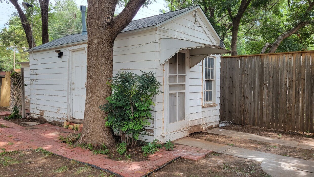 Foto principal - PRE-LEASING FOR September! Quiet Quaint Pr...