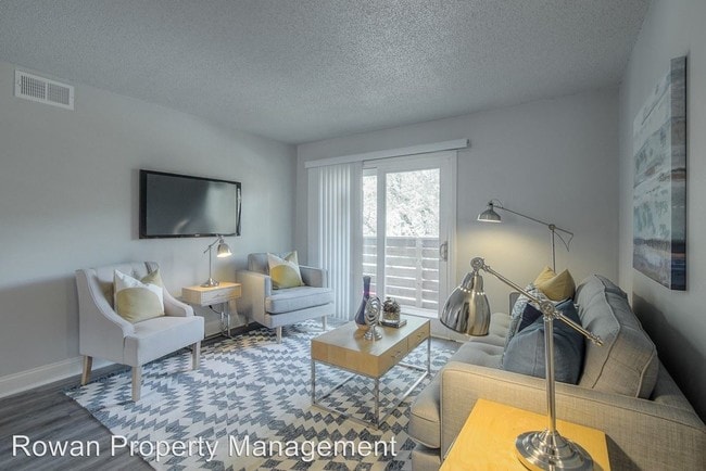 Building Photo - 2 br, 1 bath Apartment - 423-427 Maple Blvd.