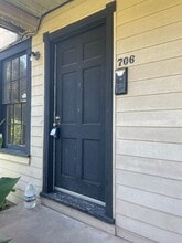 Building Photo - 706 Carrollton St