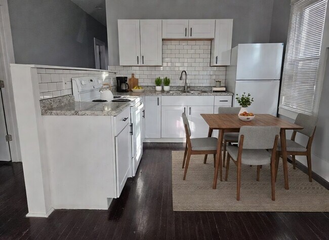 Cocina. La imagen es una puesta en escena virtual. - 2030 Hazelwood St