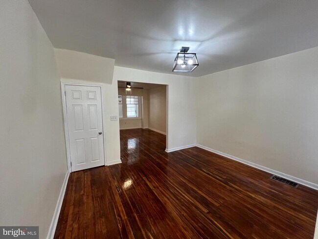 Foto del edificio - 254 W Sheldon St