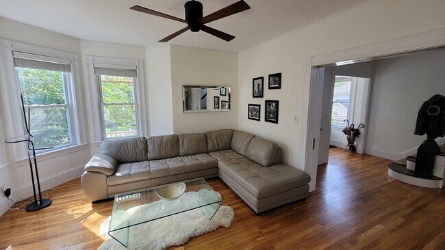 Foto del edificio - 52 Hillsdale Rd