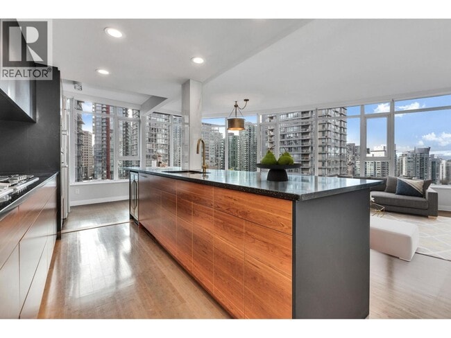 Photo du bâtiment - 1233 W Cordova St