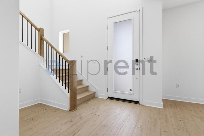 Building Photo - Unit
