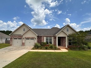 Building Photo - 704 Legacy Dr