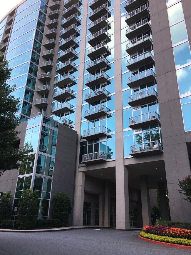 Building - 3300 Windy Ridge Pky SE