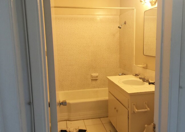 Foto del edificio - 631 Almond Ave