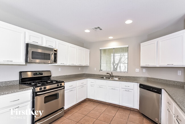 Foto del edificio - 9616 Kelly Creek Ave