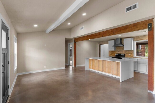 Foto del edificio - 4305 Leslie Ave