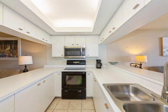 Building Photo - 40 Seagate Dr