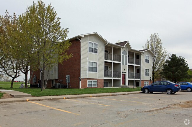 Richland Apartments & Townhomes Apartments - Bonner Springs, KS