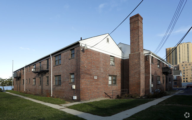 Foto del edificio - Deal Lake Village Condominium