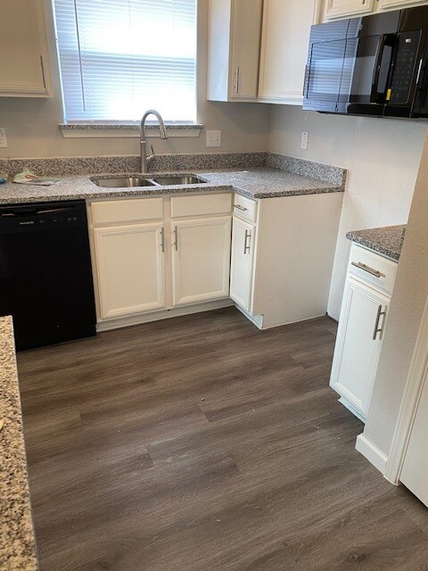 Kitchen - 941 Carlin Ln