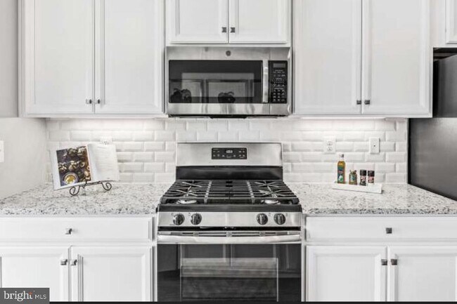 Building Photo - 2926 WATERFRONT Way