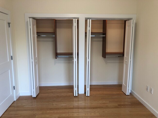 Building Photo - 919 Beacon St