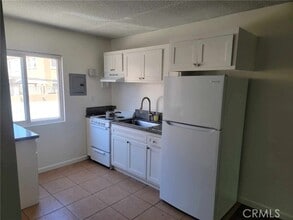 Building Photo - 620 Illinois Ct