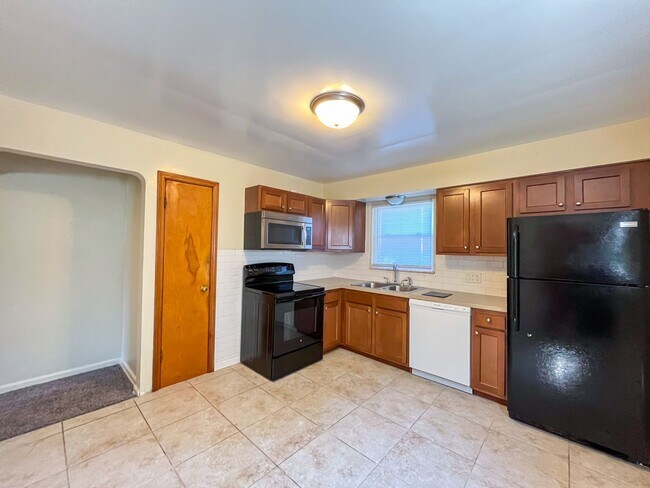 Building Photo - 3 Bed 1 Bath Home in south toledo